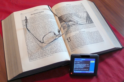 E-Book und ein Buch